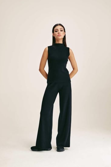 بنطلون محبوك بأرجل واسعة