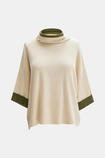 بلوزة بياقة عالية مزدوجة