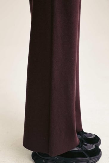 بنطلون محبوك بأرجل واسعة