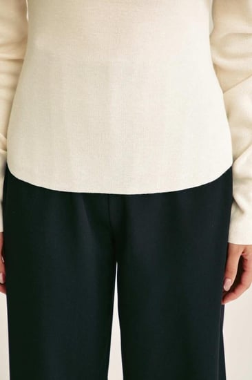 بلوزة بلا أكتاف مزينة بالكريستال