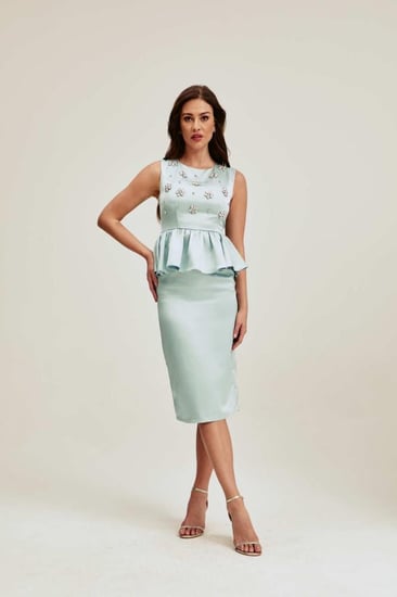 تنورة بقصة ضيقة