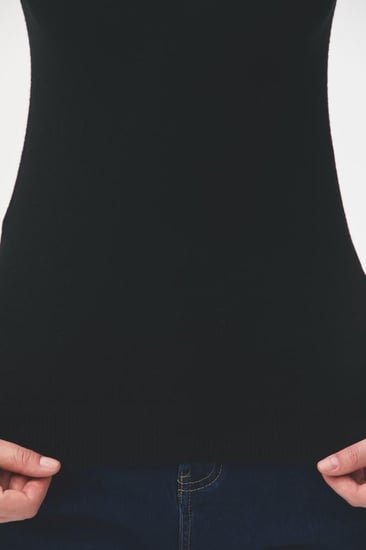 بلوزة بيسك بأكمام قصيرة