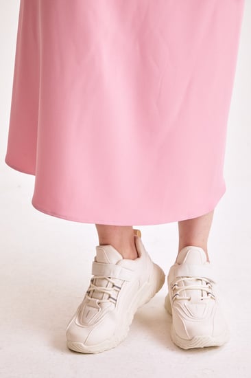 حذاء رياضي بشريط إغلاق