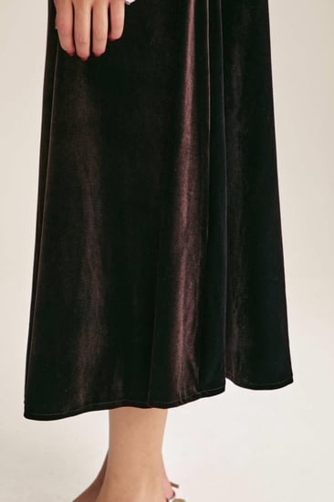 تنورة مخمل بقصة كلوش