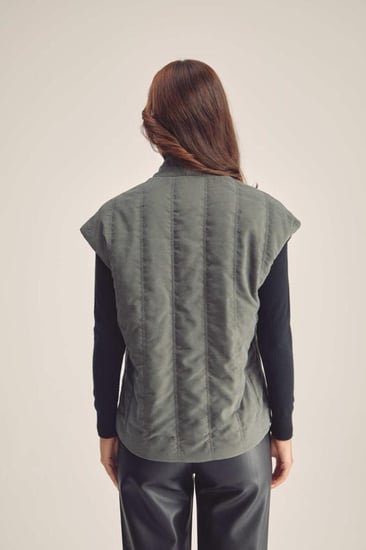 جاكيت مُبطن بأكمام قصيرة