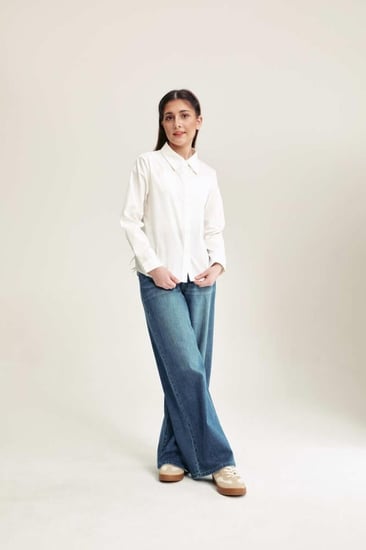 قميص مدرسي بأزرار للإغلاق