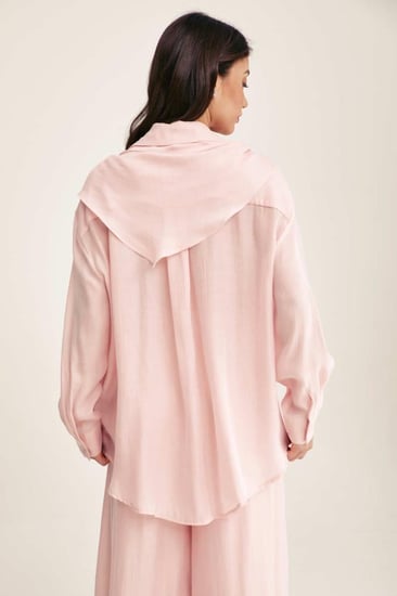 قميص واسع بياقة بربطة