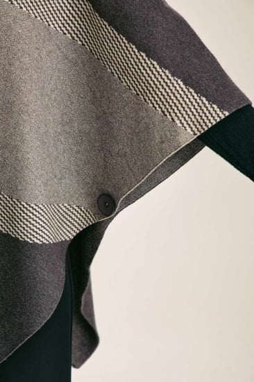 كيب بونشو بقصة فضفاضة