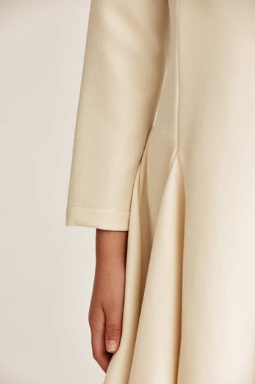 فستان مزين بفيونكات