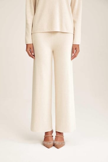 بنطلون واسع بخصر مطاطي