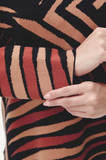 بلوزة محبوكة بنقشة زيبرا