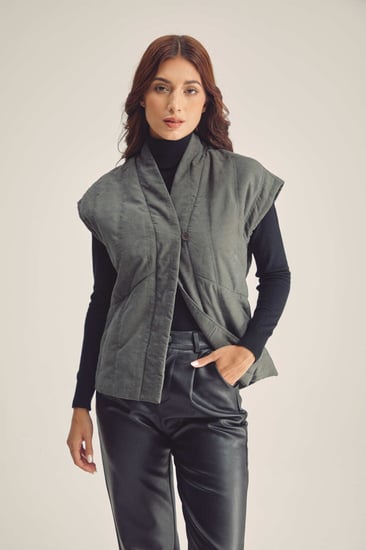 جاكيت مُبطن بأكمام قصيرة