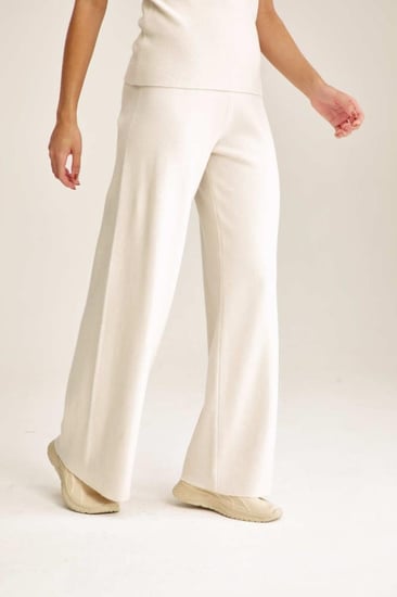 بنطلون محبوك بأرجل واسعة