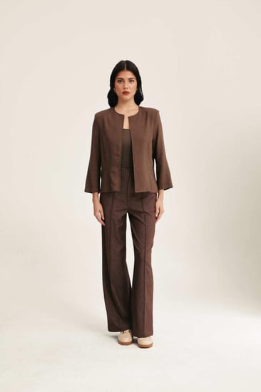 جاكيت سادة بقصة مفتوحة من الأمام