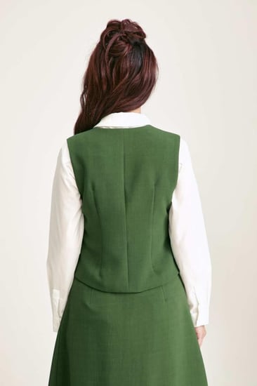 جاكيت مدرسة متوسط بلا أكمام