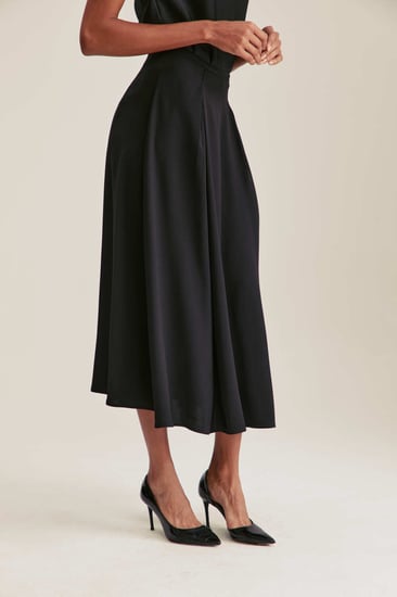 تنورة ميدي مزينة بكسرات