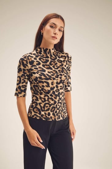 بلوزة بطبعة جلد النمر