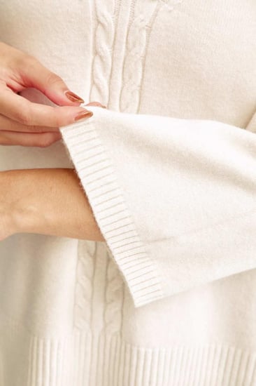 بلوزة واسعة بياقة V