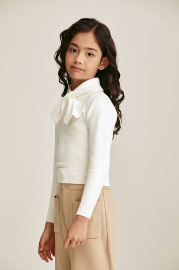 بلوزة محبوكة بياقة بربطة