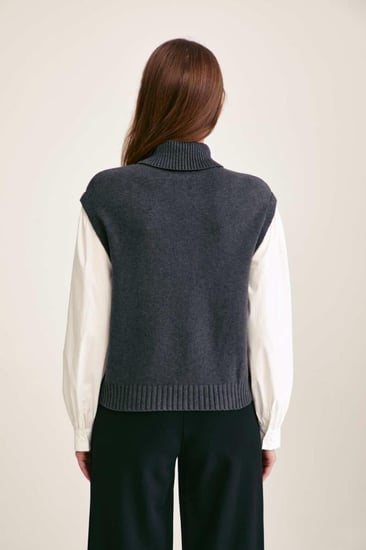 بلوزة بتصميم قطعتين