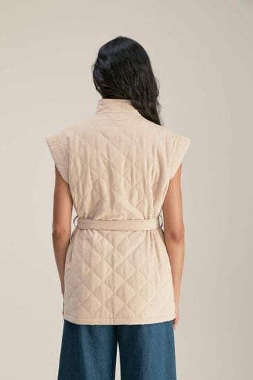 جاكيت مبطن بأكمام قصيرة