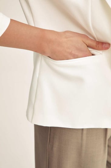 جاكيت بليزر بقصة مفتوحة