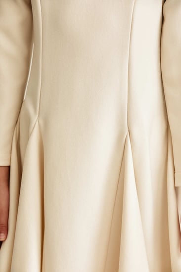 فستان مزين بفيونكات