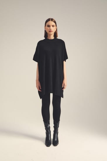 بلوزة واسعة بأكمام قصيرة