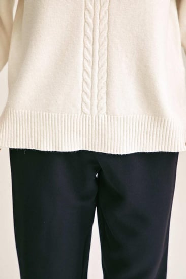 بلوزة واسعة بياقة V