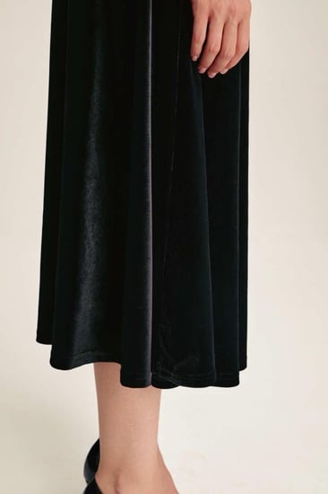 تنورة مخمل بقصة كلوش