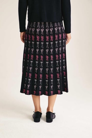 تنورة بنقوش هندسية