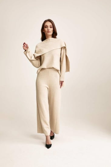 بلوزة محبوكة بشال