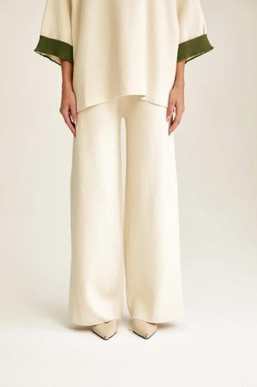 بنطلون سادة بأرجل واسعة