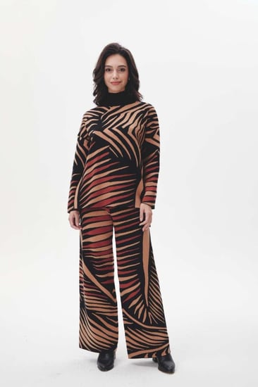 بلوزة محبوكة بنقشة زيبرا
