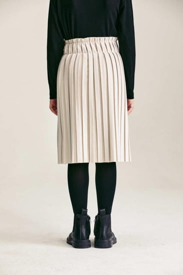 تنورة مخمل واسعة بكسرات