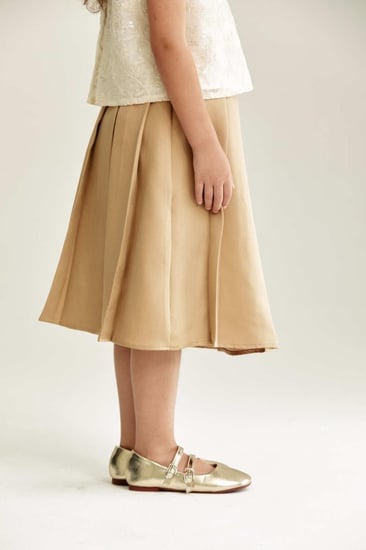 تنورة مزينة بكسرات