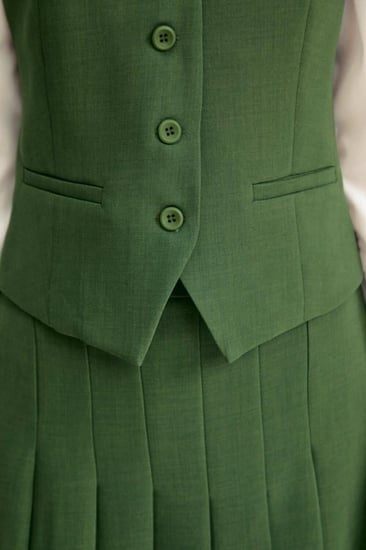 جاكيت مدرسة متوسط بلا أكمام