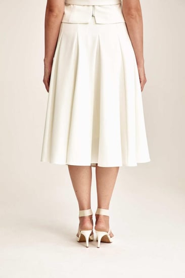 تنورة ميدي مزينة بكسرات