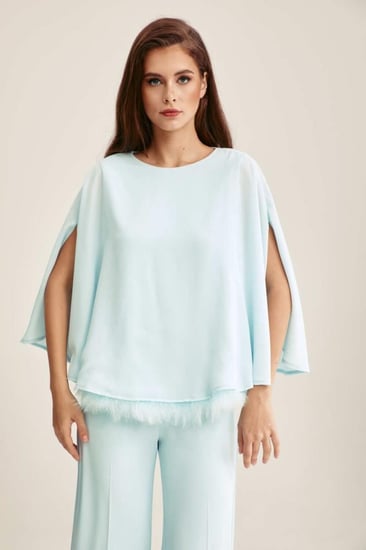 بلوزة كيب بحواف ريش