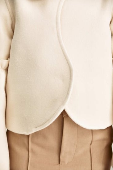 جاكيت جوخ بأكمام كشكش