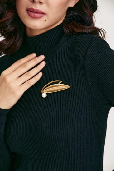 بروش بتصميم ورقة شجر