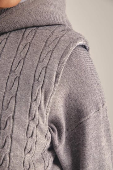 جاكيت محبوك بلا أكمام