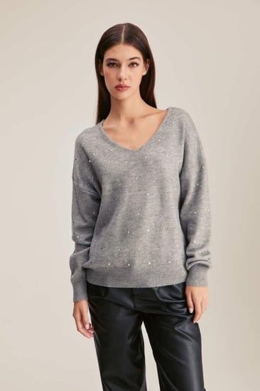 بلوزة محبوكة بتفاصيل لامعة