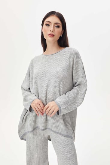 بلوزة واسعة بنقوش متعرجة