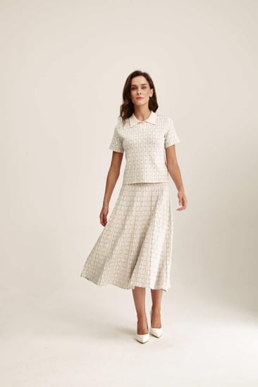 تنورة محبوكة مزينة بنقوش