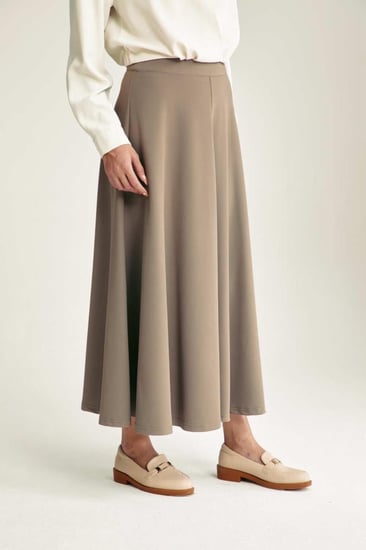 تنورة بيج طويلة