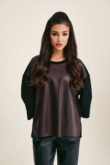 بلوزة بتفاصيل جلد