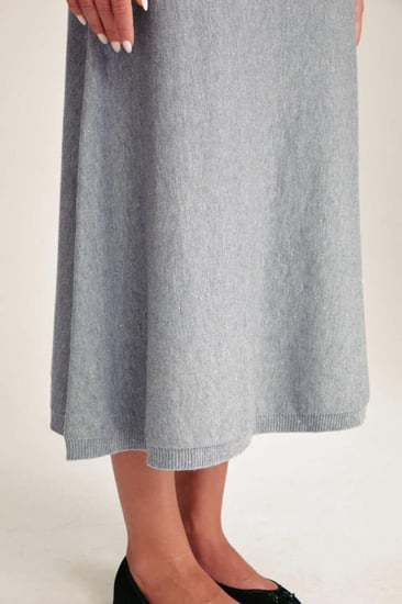 تنورة بقصة واسعة