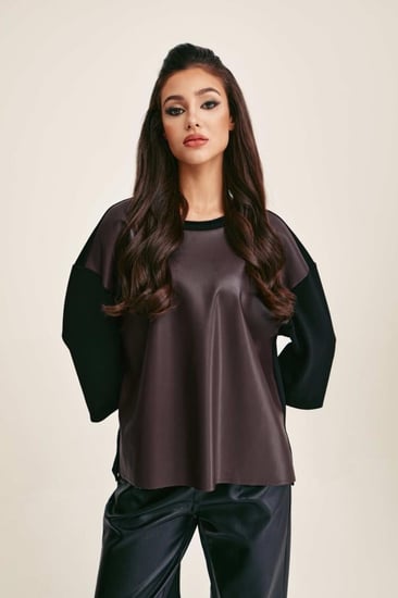 بلوزة بتفاصيل جلد