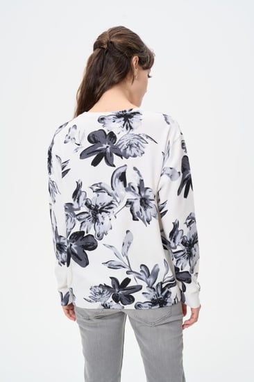 بلوزة موردة بقصة فضفاضة